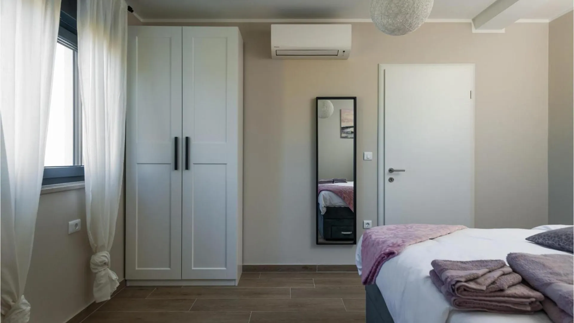 別荘 Cozy Home In Krnica With Kitchen
